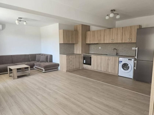 Дава се под наем Тристаен апартамент в Пловдив, Южен - 92 кв.м за 561 € - Снимка #1