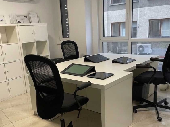 Дава се под наем Офис в Бургас, Център - 100 кв.м за 119.34 € - Снимка #1