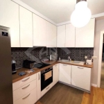 Дава се под наем Тристаен апартамент в Варна, Център - 120 кв.м за 1296.42 € - Снимка #1