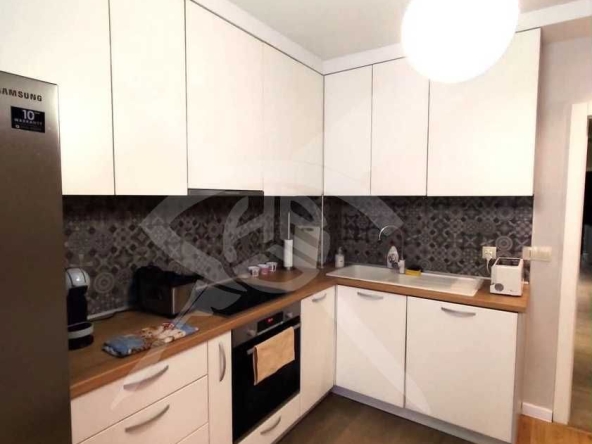 Дава се под наем Тристаен апартамент в Варна, Център - 120 кв.м за 1296.42 € - Снимка #1