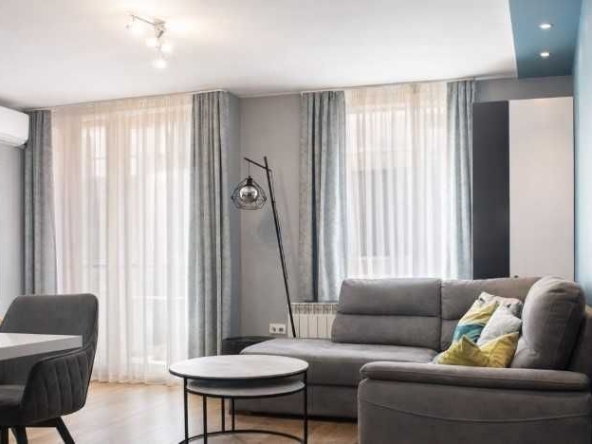 Дава се под наем Тристаен апартамент в София, Витоша - 85 кв.м за 886.38 € - Снимка #1