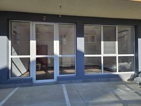 Дава се под наем Магазин в Пловдив, Остромила - 40 кв.м за 340 € - Снимка #1