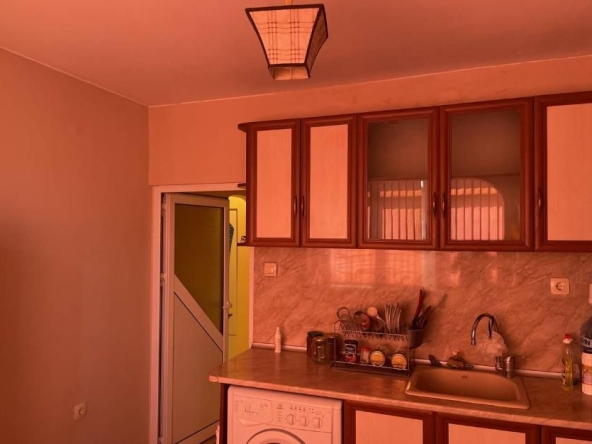 Дава се под наем Тристаен апартамент в Пловдив, Изгрев - 80 кв.м за 350 € - Снимка #1