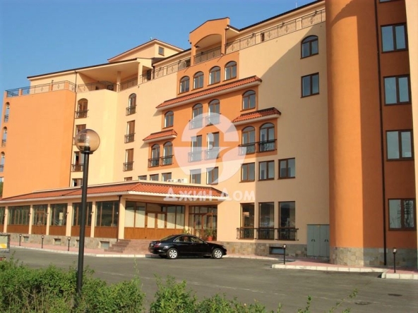 Двустаен апартамент в к.к. Слънчев бряг - 70 кв.м за 615 €/кв.м - Снимка #1