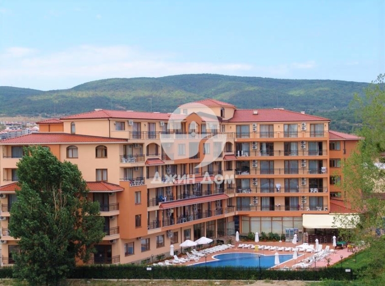Тристаен апартамент в к.к. Слънчев бряг - 127 кв.м за 643 €/кв.м - Снимка #1