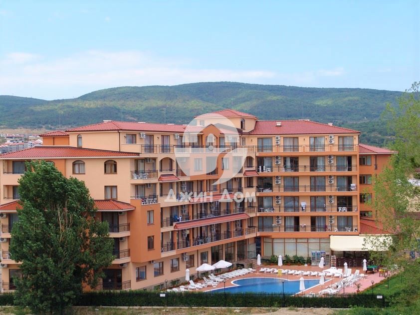 Тристаен апартамент в к.к. Слънчев бряг - 127 кв.м за 643 €/кв.м - Снимка #1