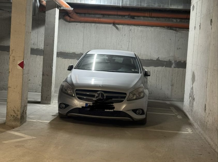 Дава се под наем Гараж / Паркомясто в Варна, Окръжна болница - 18 кв.м за 149.43 € - Снимка #1