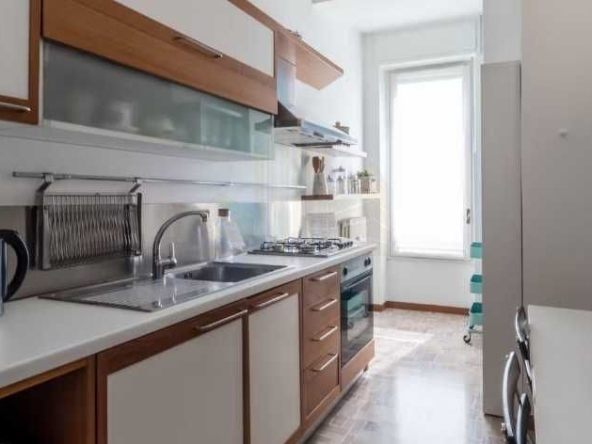 Дава се под наем Тристаен апартамент в Пловдив, Център - 85 кв.м за 448.8 € - Снимка #1