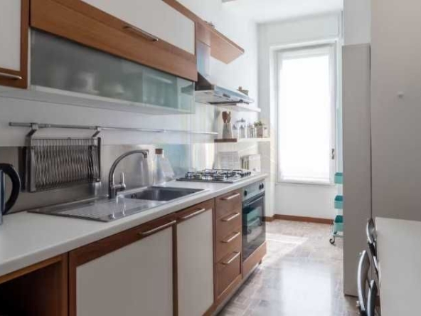 Дава се под наем Четиристаен апартамент в Пловдив, Център - 90 кв.м за 255 € - Снимка #1