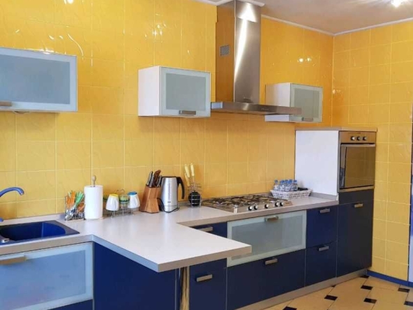 Дава се под наем Двустаен апартамент в Пловдив, Гагарин - 60 кв.м за 204 € - Снимка #1