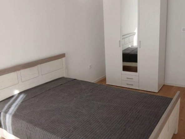 Дава се под наем Двустаен апартамент в София, Гоце Делчев - 80 кв.м за 648.21 € - Снимка #1