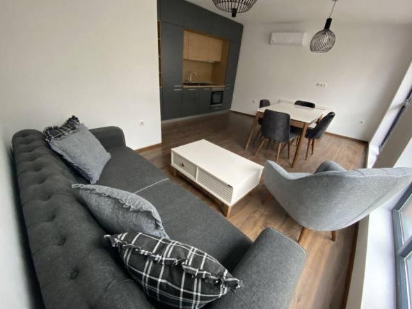 Дава се под наем Тристаен апартамент в Варна, Център - 90 кв.м за 800 € - Снимка #1