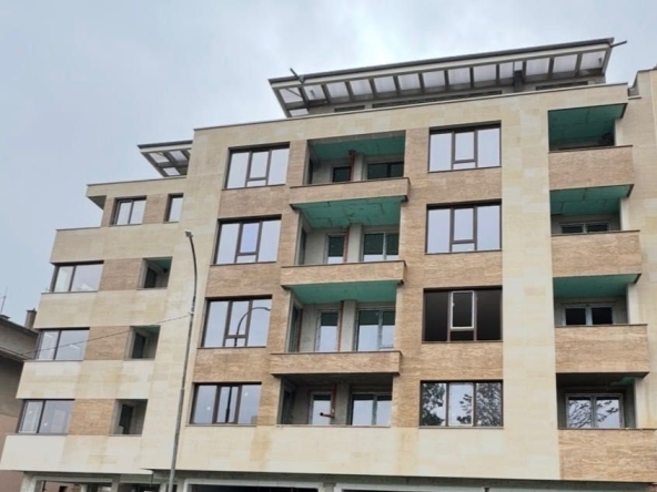 Четиристаен апартамент в Казанлък - 143 кв.м за 783 €/кв.м - Снимка #1