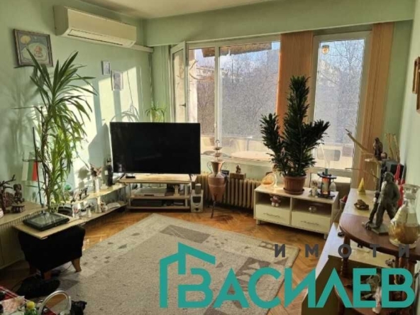 Двустаен апартамент в София, Център - 70 кв.м за 1093 €/кв.м - Снимка #1