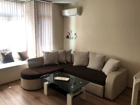 Дава се под наем Едностаен апартамент в Пловдив, Кършияка - 45 кв.м за 300 € - Снимка #1