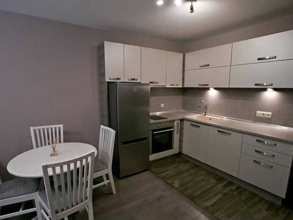 Дава се под наем Двустаен апартамент в София, Гоце Делчев - 105 кв.м за 612 € - Снимка #1