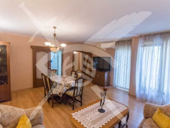 Дава се под наем Тристаен апартамент в Варна, Център - 110 кв.м за 700 € - Снимка #1