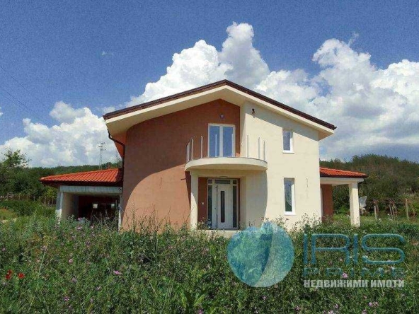 Къща в с. Хан Крум, Област Шумен - 218 кв.м за 1193 €/кв.м - Снимка #1