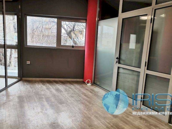 Офис в Шумен, Център - 37 кв.м за 1000 €/кв.м - Снимка #1