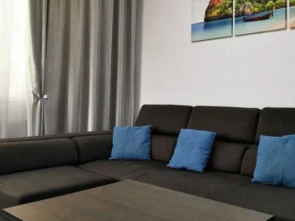 Дава се под наем Тристаен апартамент в Пловдив, Център - 76 кв.м за 219.3 € - Снимка #1