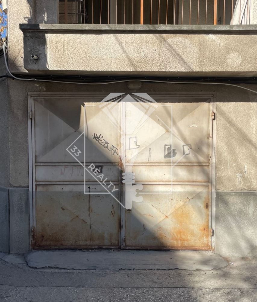 Гараж / Паркомясто в Пловдив, Кючук Париж - 20 кв.м за 1325 €/кв.м - Снимка #1