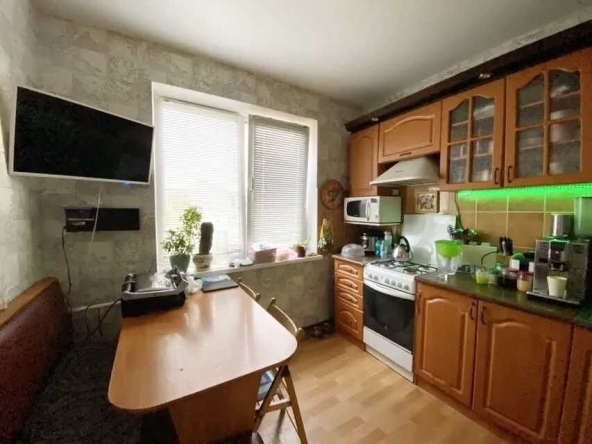 Дава се под наем Тристаен апартамент в София, Зона Б-18 - 90 кв.м за 663 € - Снимка #1