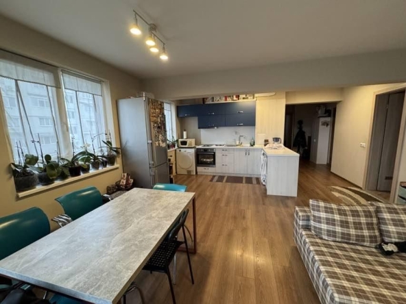 Дава се под наем Тристаен апартамент в Варна, Аспарухово - 120 кв.м за 650 € - Снимка #1