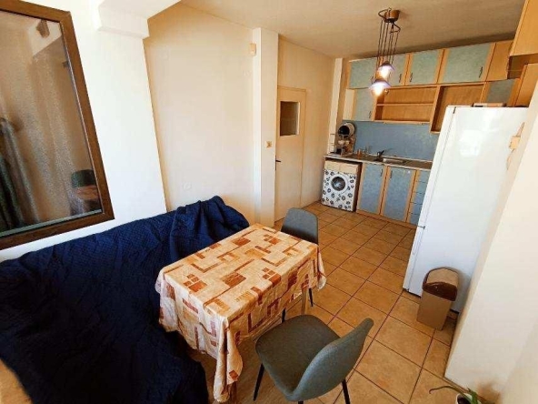 Дава се под наем Тристаен апартамент в Варна, Окръжна болница - 80 кв.м за 498 € - Снимка #1