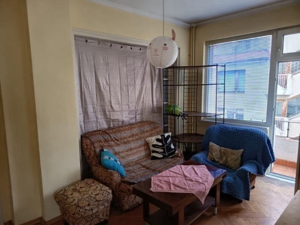 Дава се под наем Тристаен апартамент в София, Център - 65 кв.м за 648.21 € - Снимка #1