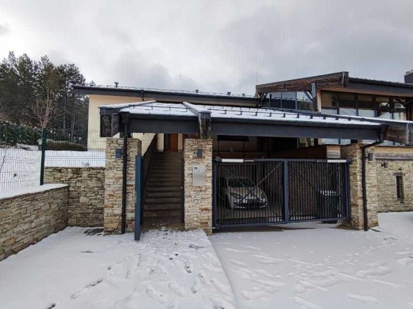 Дава се под наем Двустаен апартамент в с. Кладница, Област Перник - 70 кв.м за 1020 € - Снимка #1