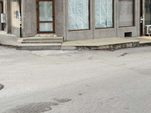 Дава се под наем Магазин в Горна Оряховица - 100 кв.м за 510 € - Снимка #1