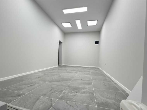 Дава се под наем Магазин в София, Център - 21 кв.м за 390 € - Снимка #1