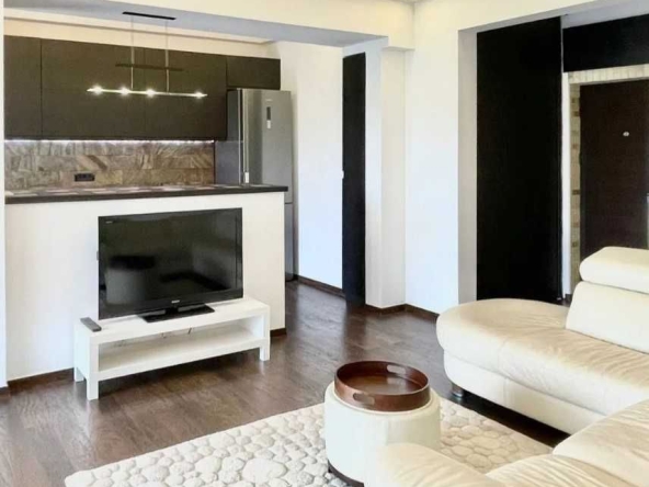Дава се под наем Тристаен апартамент в Пловдив, Център - 75 кв.м за 214.2 € - Снимка #1