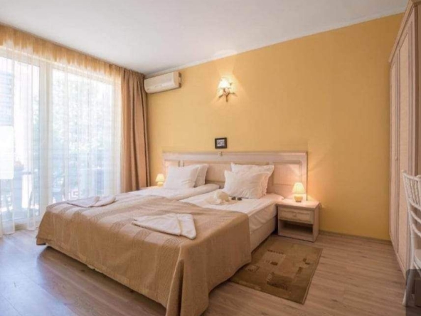 Дава се под наем Двустаен апартамент в к.к. Слънчев бряг - 60 кв.м за 61.2 € - Снимка #1