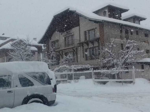 Дава се под наем Къща в Банско - 320 кв.м за 430 € - Снимка #1