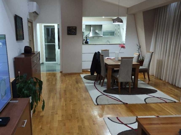 Дава се под наем Тристаен апартамент в Пловдив, Остромила - 90 кв.м за 280.5 € - Снимка #1