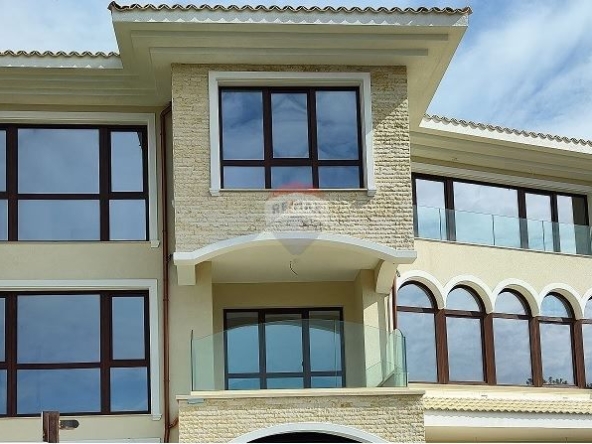 Къща в к.к. Слънчев ден - 300 кв.м за 1330 €/кв.м - Снимка #1