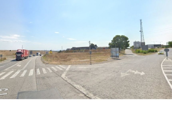 Дава се под наем Парцел в Елхово - 4763 кв.м за 1020 € - Снимка #1