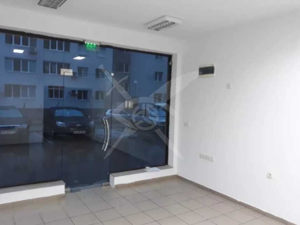 Дава се под наем Магазин в Пловдив, Кючук Париж - 31 кв.м за 348.84 € - Снимка #1