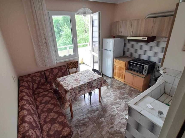 Дава се под наем Тристаен апартамент в Бургас, Славейков - 67 кв.м за 216.75 € - Снимка #1