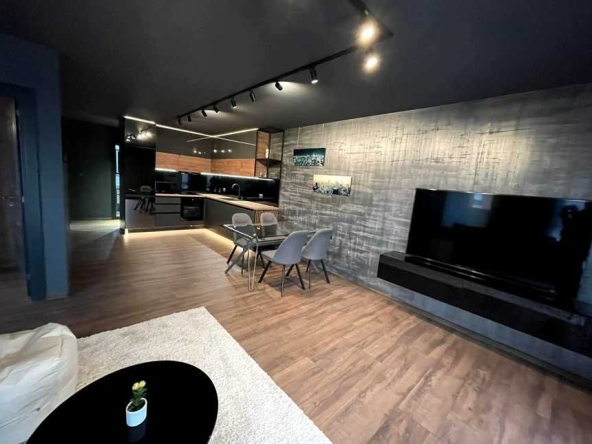 Дава се под наем Тристаен апартамент в Пловдив, Каменица 1 - 100 кв.м за 900 € - Снимка #1