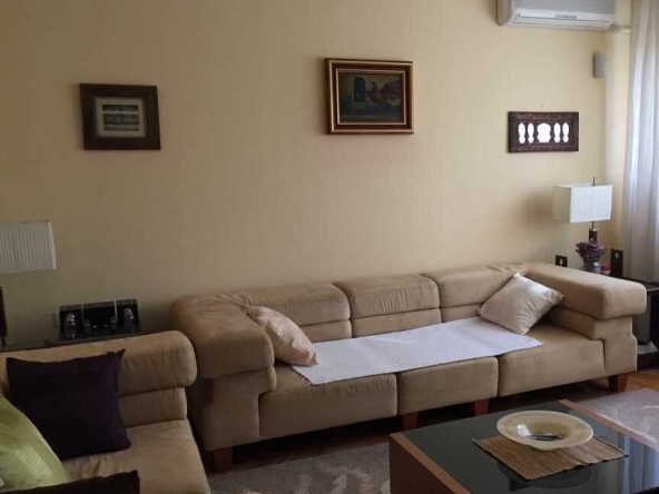 Дава се под наем Тристаен апартамент в Пловдив, Център - 88 кв.м за 280.5 € - Снимка #1