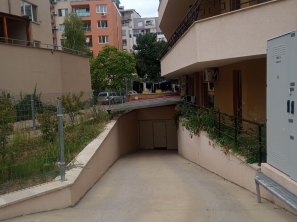 Дава се под наем Гараж / Паркомясто в София, Студентски град - 16 кв.м за 137.7 € - Снимка #1