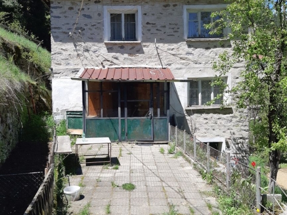 Къща в Смолян, Нов център - 500 кв.м за 110 €/кв.м - Снимка #1