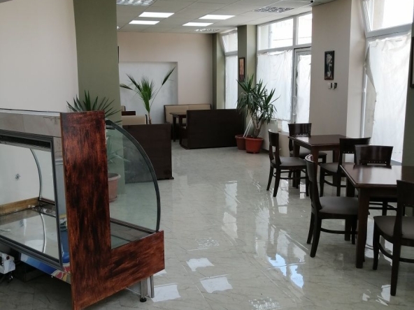 Дава се под наем Заведение в Елин Пелин - 120 кв.м за 50999999.49 € - Снимка #1