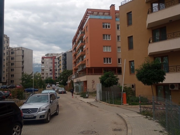 Дава се под наем Гараж / Паркомясто в София, Студентски град - 17 кв.м за 137.7 € - Снимка #1