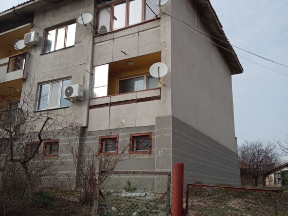 Дава се под наем Двустаен апартамент в с. Георги Добрево, Област Хасково - 56 кв.м за 149.43 € - Снимка #1