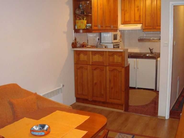 Дава се под наем Двустаен апартамент в Бургас, Център - 50 кв.м за 215 € - Снимка #1