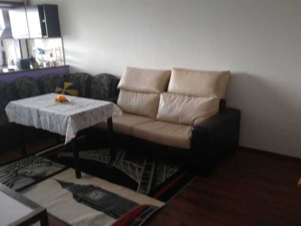 Дава се под наем Тристаен апартамент в Бургас, Изгрев - 70 кв.м за 225 € - Снимка #1