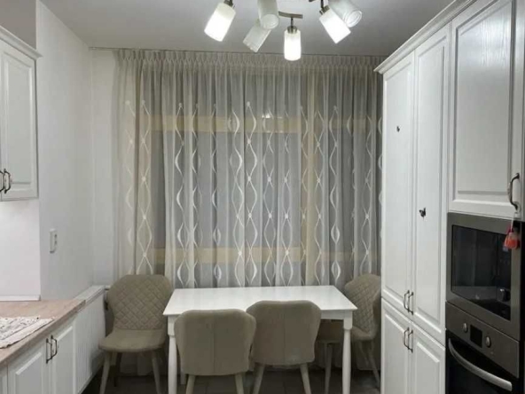 Дава се под наем Тристаен апартамент в Пловдив, Каменица 1 - 90 кв.м за 255 € - Снимка #1